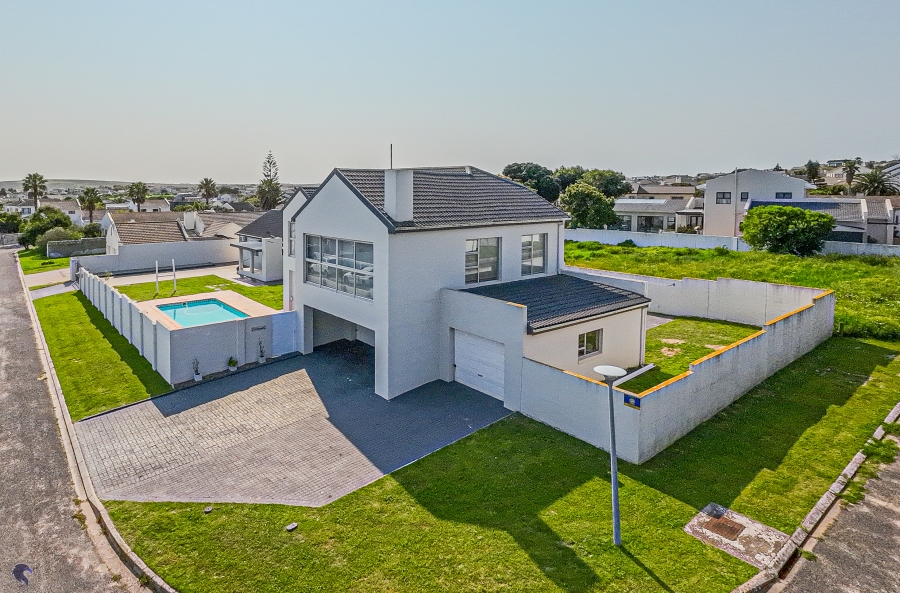 5 Bedroom Property for Sale in Country Club Western Cape